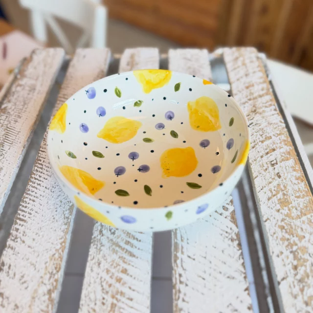 Etwas Frisches? Absolut notwendig bei den Temperaturen. So toll wie hier ist das schon ein echter Hingucker! #diemalbucht #keramikbemalen #hamburg #geschenkidee #gemeinsamezeit